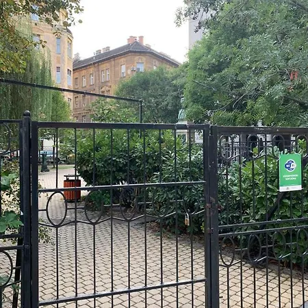 Romantic Chic & Charming Green Square At Palace District