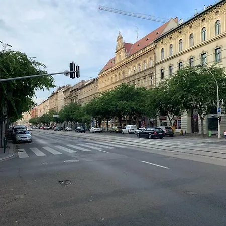 Апартаменты Romantic Chic & Charming Green Square At Palace District *