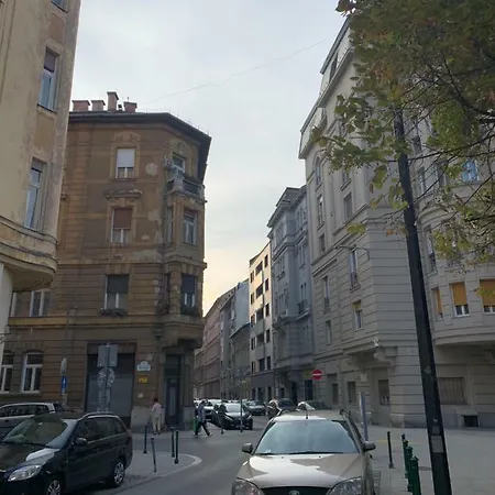 Romantic Chic & Charming Green Square At Palace District Апартаменты