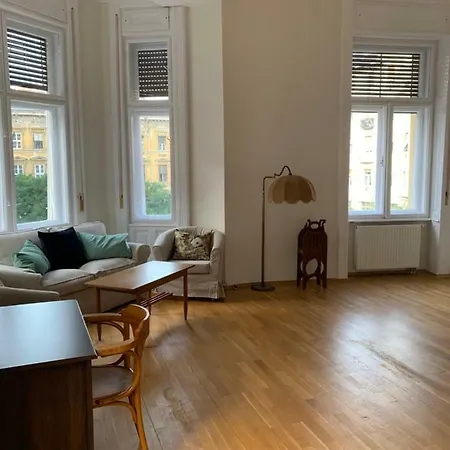 Romantic Chic & Charming Green Square At Palace District * Budapest